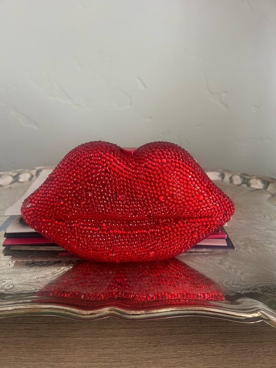The Unbranded Brand Handbags - Red Crystal Lip Clutch - Women's Evening Wristlet